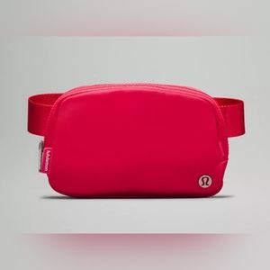 Lululemon Everywhere belt bag 1 L